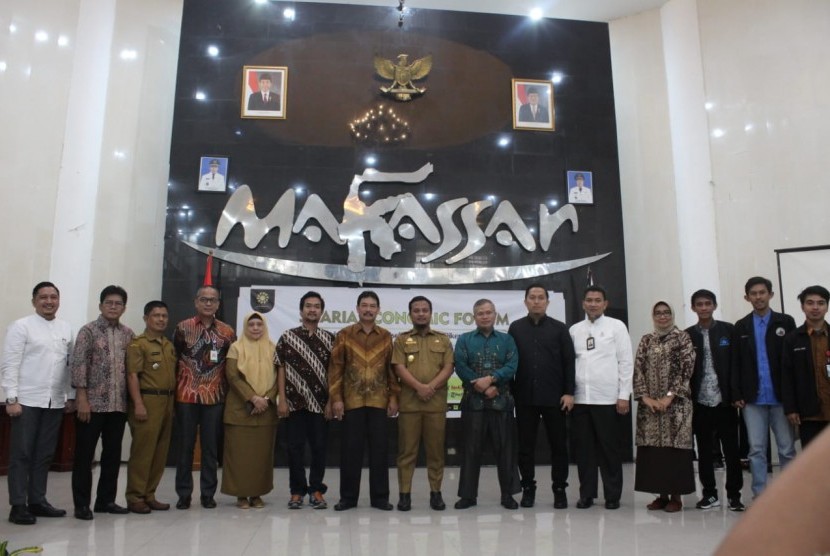 Suasana pembukaan Sharia Economic Forum (SEF) yang diadakan oleh  Forkeis di Makassar, Senin (25/2).
