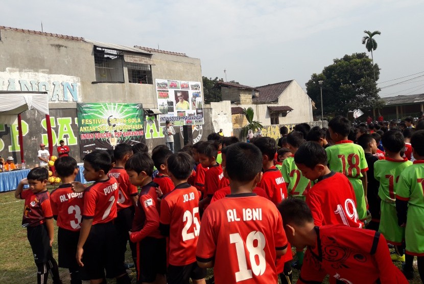Suasana pembukan Festival Sepakbola SSB Intan Soccer PSP Sawangan Cup I, 2018.