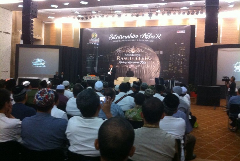 Suasana pementasan teater dakwah dalam rangka reuni akbar Maghfirah Travel  di Jakarta, Sabtu (21/10).