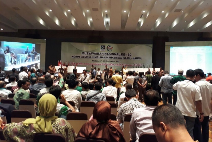Suasana pemilihan  Presidium Majelis Nasional KAHMI di Munas Ke-10 yang digelar di Medan, Sabtu (18/11). 28 calon dari bernagai daerah memperebutan sembilan kursi presidium. 