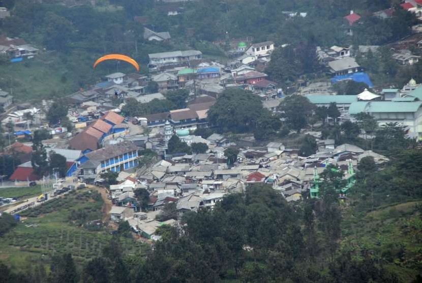 Suasana pemukiman penduduk di wilayah Puncak, Bogor, Jawa Barat, Kamis (4/10).