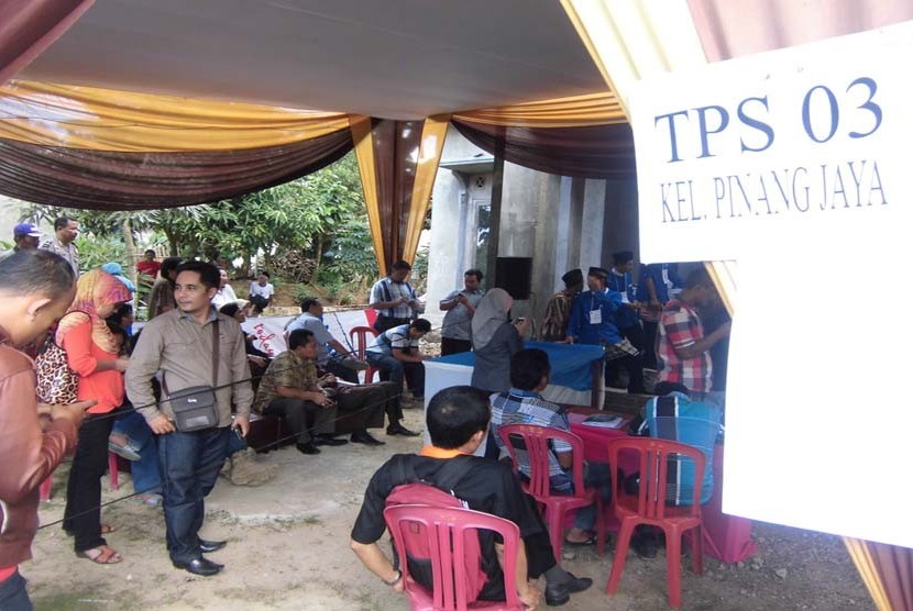 Suasana Pemungutan Suara Ulang (PSU) pemilihan presiden di TPS 03 Kelurahan Pinang Jaya, Kecamatan Kemiling, kota Bandar Lampung, Selasa (15/7).(Mursalin Yasland/Republika).