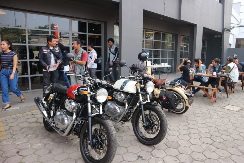 Suasana pendaftaran International Royal Enfield Jamboree 2019 di Dealer Royal Enfield Indonesia, di Jalan Pejaten Barat, Jakarta Selatan, Ahad (7/7). 