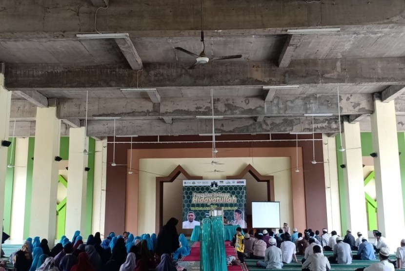 Suasana pengajian bulanan yang diselenggarakan oleh DPD Hidayatullah Bekasi di Islamic Center Bekasi,  Jawa Barat.