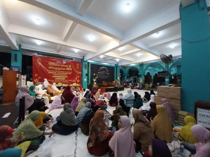 Suasana  pengajian Persatuan Islam Tionghoa Indonesia (PITI) di Masjid Jogokariyan, Yogyakarta. (ilustrasi). 