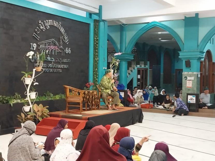 Ilustrasi kegiatan Masjid Jogokaryan Yogyakarta. 