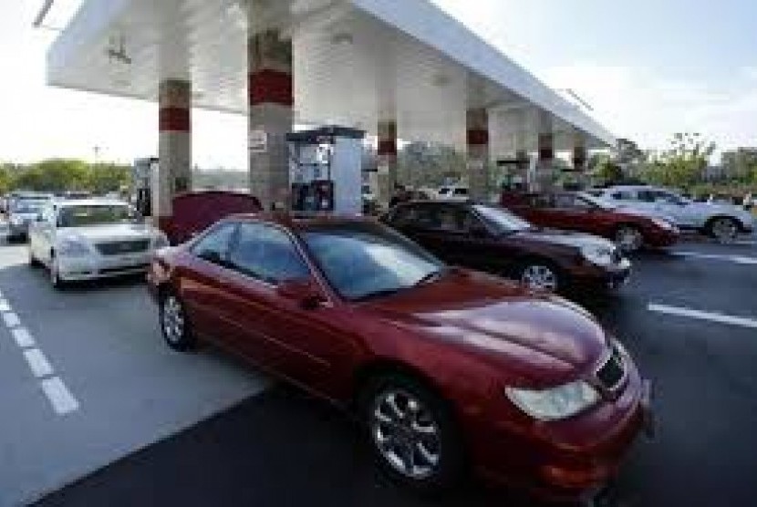 Suasana pengisian bahan bakar di California, AS.