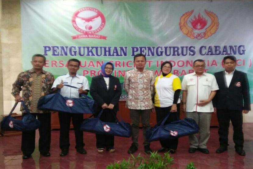 Suasana pengukuhan pengurus cabang  cricket 4 kota di Jawa Barat, Jumat (15/7/2016) di Bogor.
