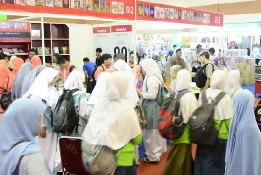 Suasana pengunjung di pembukaan IIBF 2018, Jakarta.