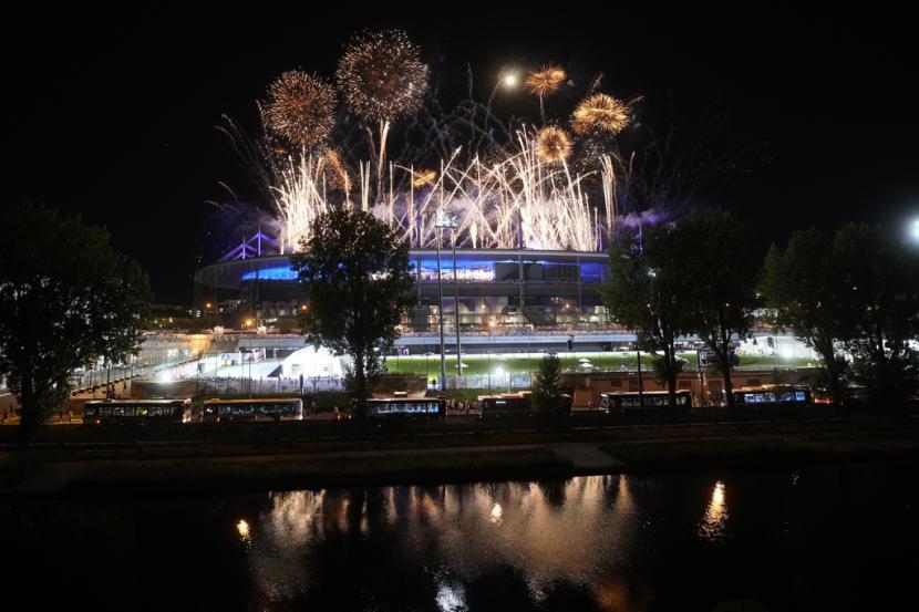 Suasana penutupan Olimpiade Paris di Stade de France, Ahad (11/8/2024).