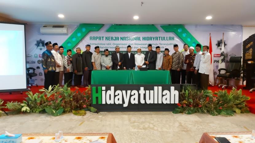Suasana penutupan Rapat Kerja Nasional (Rakernas) Ormas Hidayatullah 2021 di Gedung Pusat Dakwah Hidayatullah Jakarta, Sabtu  (11/12). 