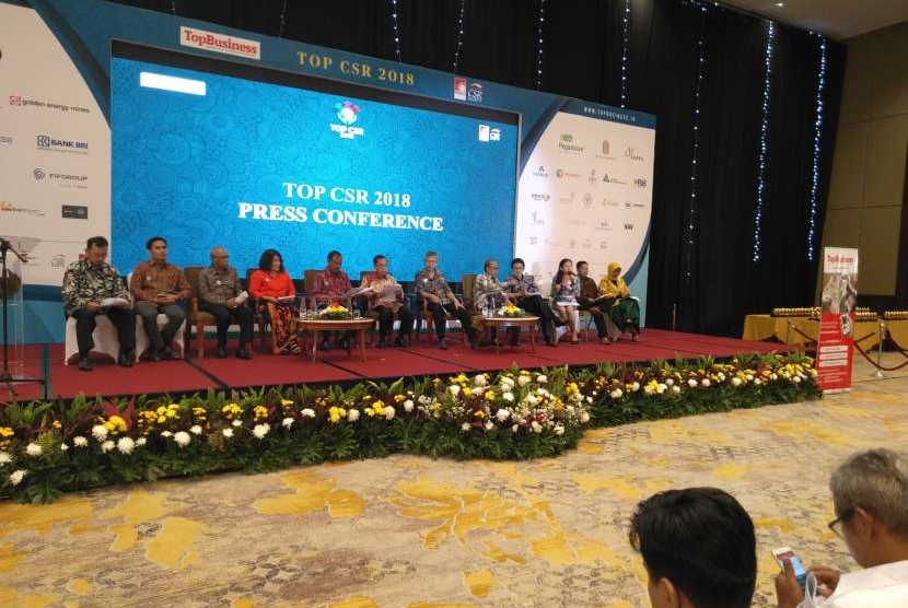 Suasana penyerahan penghargaan TOP CSR 2018.