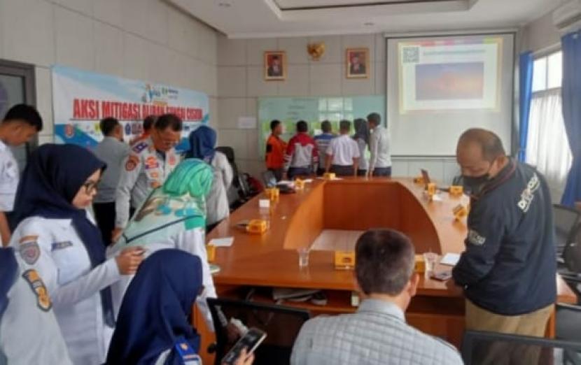 Suasana penyusunan SOP kesiapsiagaan bencana yang difasilitasi BPBD di Kantor Dishub Kota Sukabumi, Selasa (1/11/2022)