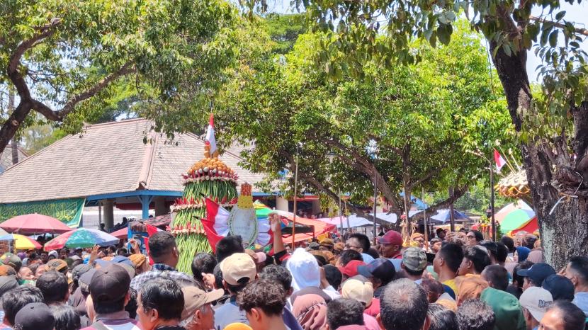 Suasana perayaan Grebeg Maulud di Kota Solo, Kamis (28/9/2023).