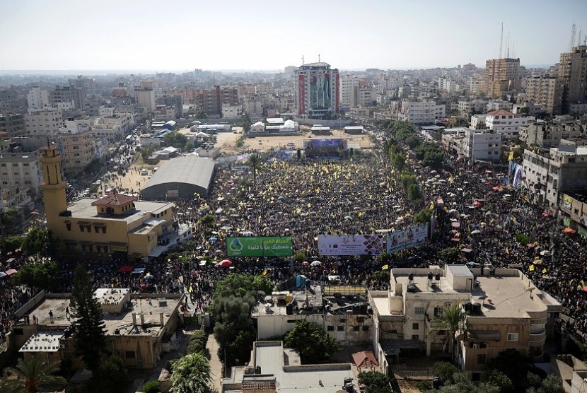 Suasana perayaan peringatan 13 tahun meninggalkan Presiden Palestina Yasser Arafat di Kota Gaza, Palestina, Sabtu (11/11).
