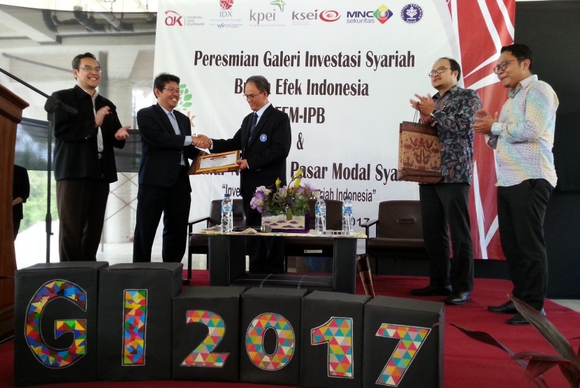 Suasana peresmian Galeri Investasi Syariah Bursa Efek Indonesia di Fakultas Ekonomi dan Manajemen (FEM) IPB, Kampus Dramaga, Bogor, Rabu (8/11).