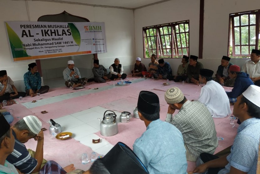 Suasana peresmian Mushalla Al-Ikhlas di Dusun Mongal Atas,  Desa Genggelang Gangga,  Lombok Utara.
