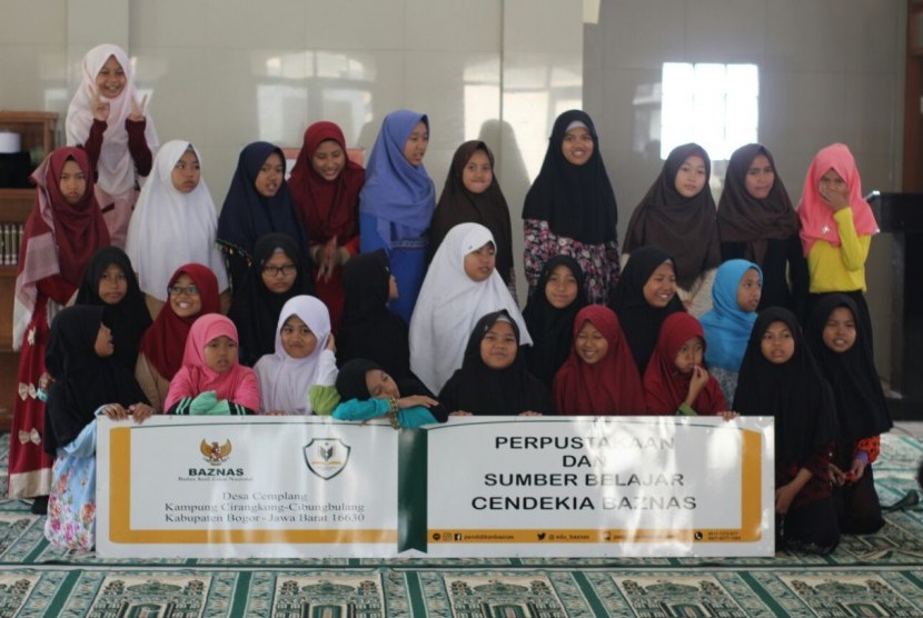 Suasana peresmian perpustakaan untuk umum SMP Cendekia Baznas.