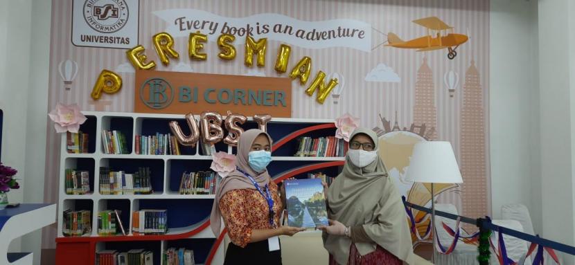 Suasana peresmian pojok baca BI Corner di kampus UBSI BSD, Tangerang, Banten, Kamis (26/11).