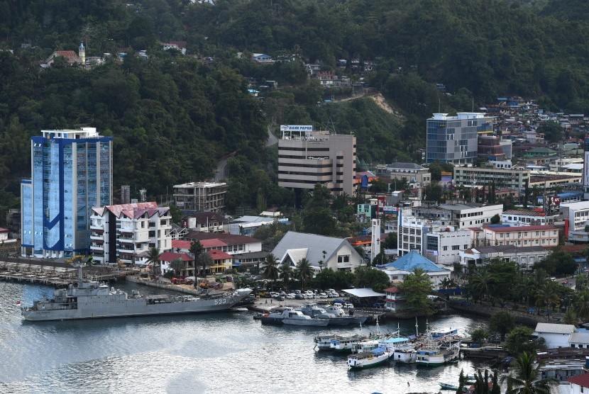Suasana perkantoran di sekitar Pelabuhan Jayapura, Kota Jayapura, Papua, Senin (2/9). Ditjen Perhubungan Laut Kementerian Perhubungan (Kemenhub) menutup akses masuk pelabuhan di Papua. 
