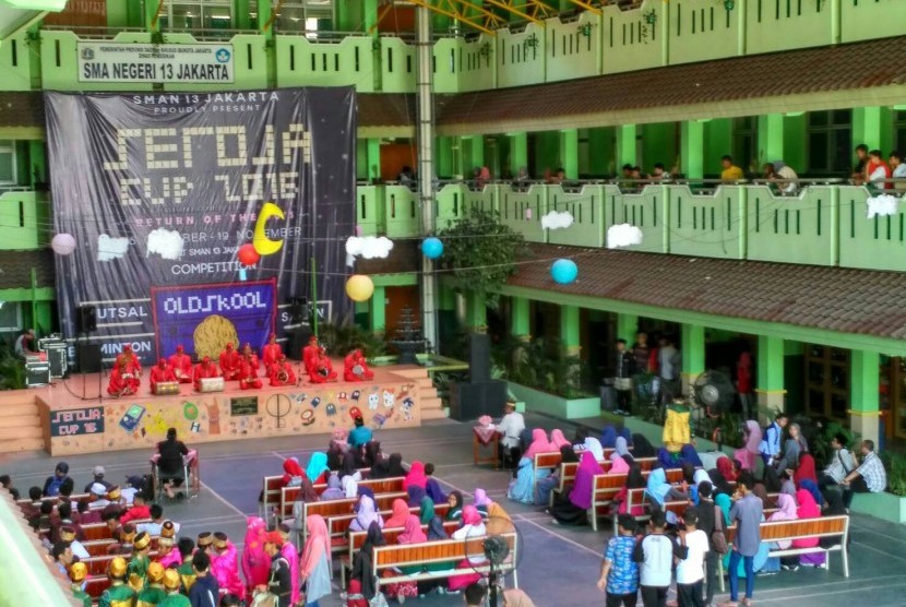 Suasana perlombaan dalam rangkaian acara Seroja Muslim Festival 2016 di SMAN 13 Jakarta, Sabtu (19/11).