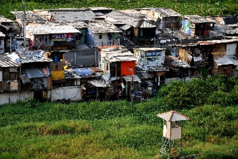  Suasana permukiman kumuh dan padat penduduk di Kampung Bandan, Jakarta Utara, Rabu (28/8).
