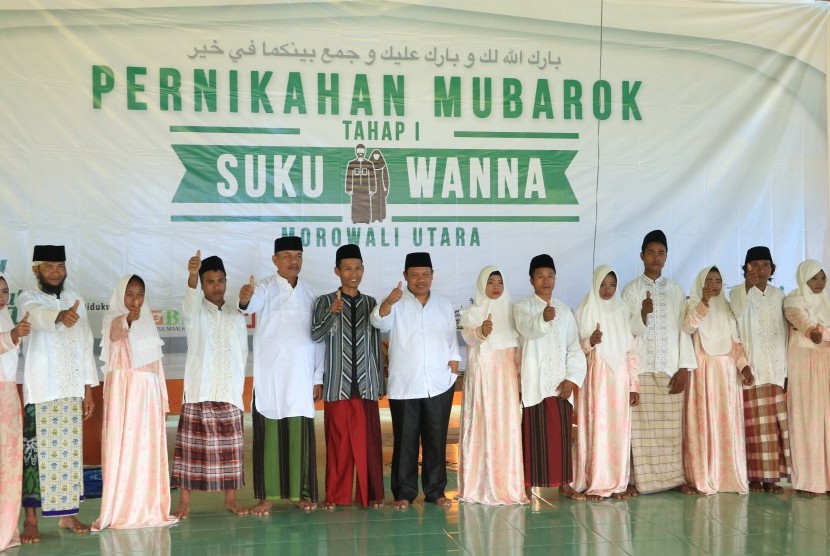 Suasana pernikahan mualaf suku Wanna, Kabupaten Morowali Utama, Sulawesi Tengah.