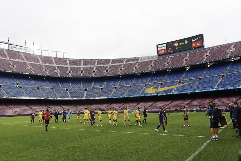 Suasana pertandingan Barcelona vs Las Palmas di Camp Nou yang tanpa penonton, Ahad (1/10).