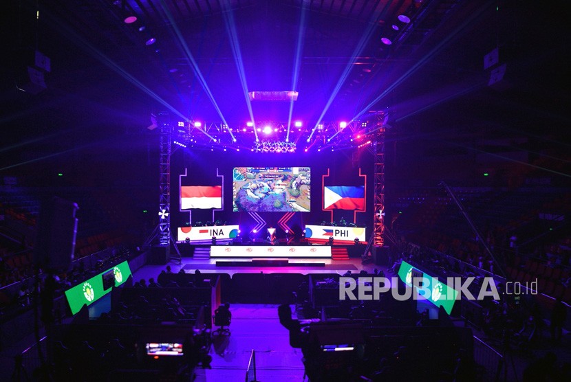Suasana pertandingan final esports Mobile Legends SEA Games. Ilustrasi