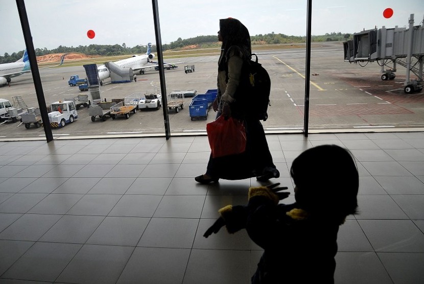 Suasana pesawat dari berbagai maskapai penerbangan terparkir dilandasan bandara udara Hang Nadim,Batam, Kepulauan Riau, Jumat (14/2). 