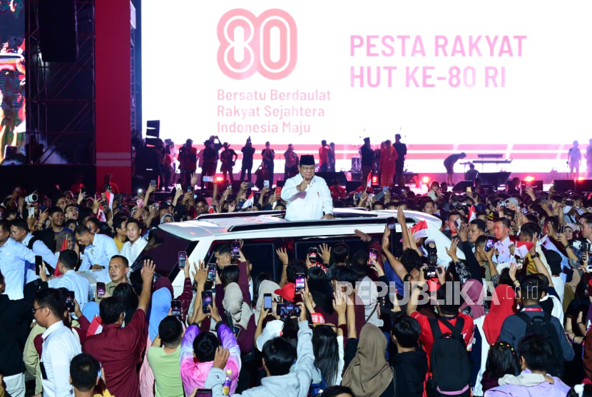 Suasana Pesta Rakyat di Monas, Jakarta Pusat, Ahad (17/8/2025) malam WIB.