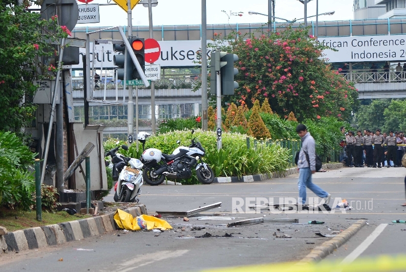Suasana Pos Polisi Sarinah Jakarta usai insiden bom dan penembakan oleh kelompok bersenjata, Kamis (14/1).
