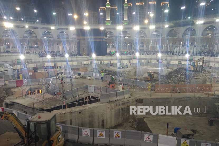 Suasana poyek restorasi Sumur Zamzam di Masjidil Haram.