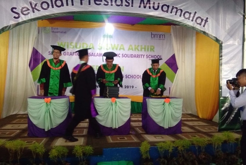 Suasana prosesi wisuda SMK Grafika Assalam, Jantho, Aceh Besar.