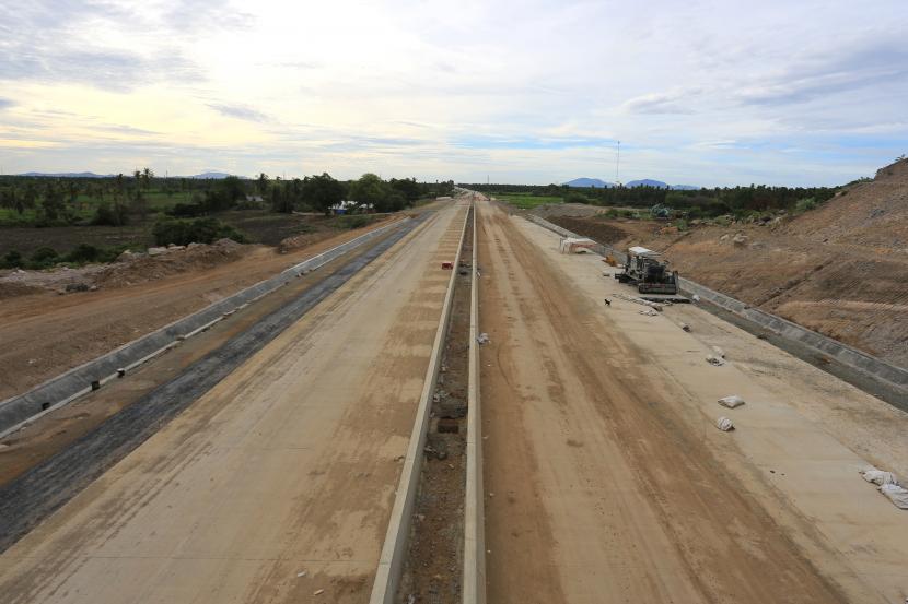 Pembangunan jalan tol (ilustrasi). Pembebasan lahan Tol Padang-Pekanbaru seksi I ditargetkan selesai Juli 2022.