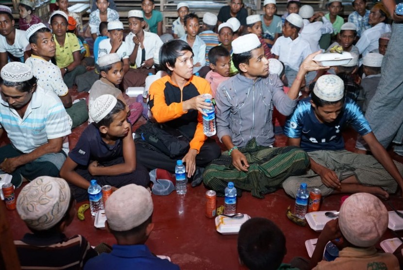 Muslim Myanmar Berjuang Raih Kursi Parlemen. Suasana puasa di kawasan Kampung Muslim, Sittwe Township, Rakhine State, Myanmar.