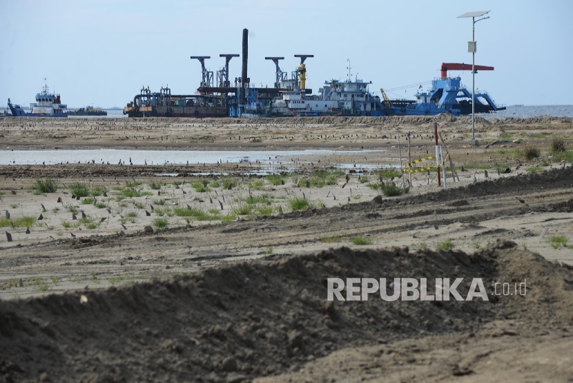 Suasana pulau C dan D Reklamasi di pantai Utara Jakarta, Rabu (11/5). (Republika/Yasin Habibi)