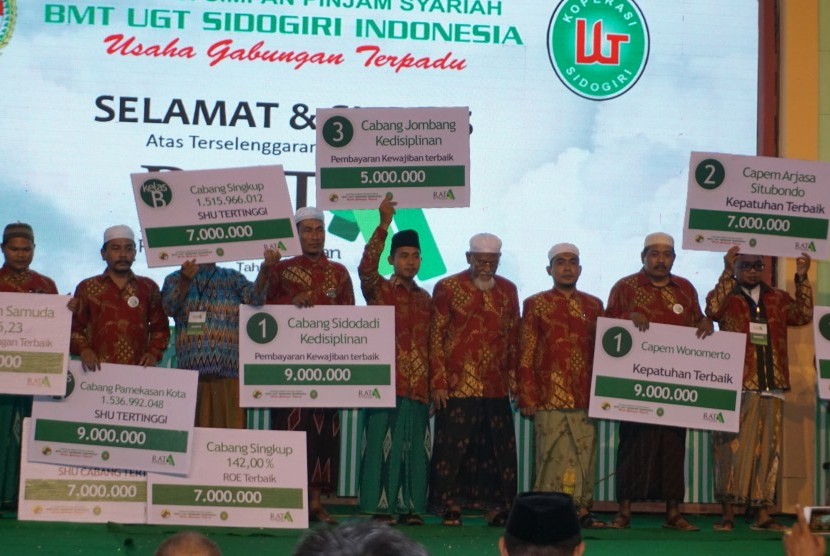 Suasana Rapat Anggota Tahunan (RAT) BMT Sidogiri yang digelar di Pasuruan, Ahad (18/2).