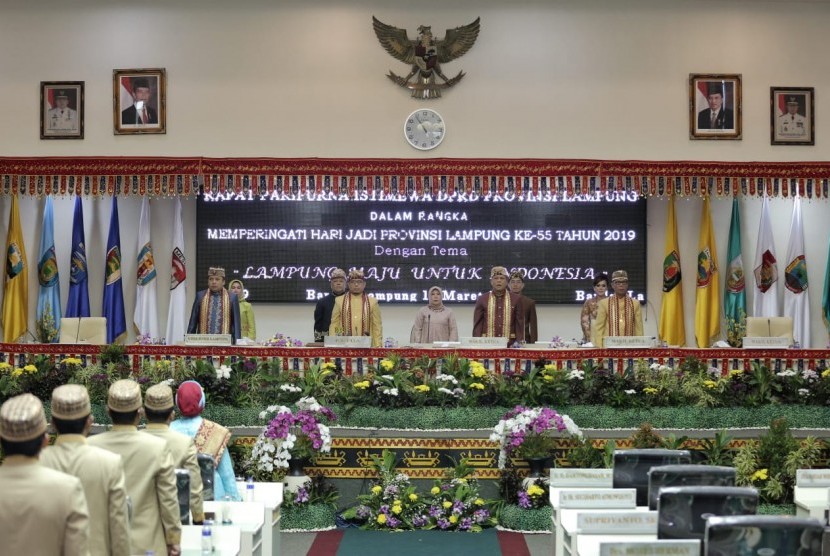 Suasana Rapat Paripurna Istimewa HUT Lampung di Gedung DPRD Lampung, Senin (18/3).