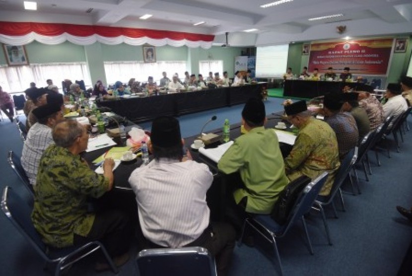 Suasana Rapat Pleno II Dewan Pertimbangan MUI di Gedung MUI, Jakarta, Kamis (26/11)