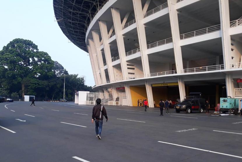 Suasana ring road Stadion Utama Gelora Bung Karno (GBK) jelang pembukaan Liga 1 2021/22.