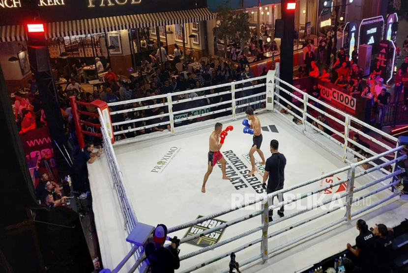 Suasana Rookie Series Ultimate yang menampilkan 84 fighter pendatang baru di Lippo Mall Kemang, Jakarta Selatan, Sabtu (7/12/2024).