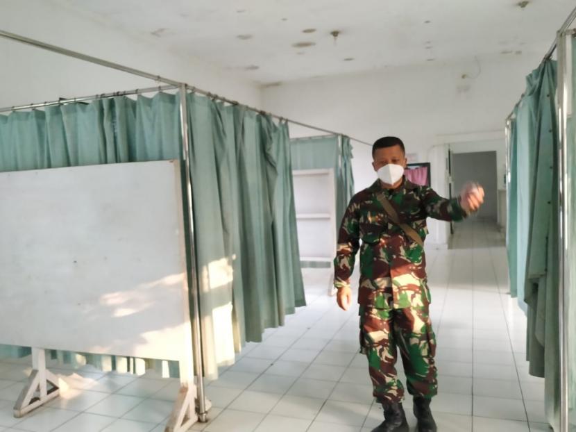 Suasana RS Galunggung Kota Tasikmalaya. Rumah sakit bantuan milik TNI itu disiapkan untuk menjadi tempat isolasi pasien Covid-19. Kasus Covid-19 di Kota Tasikmalaya mengalami kenaikan yang cukup signifikan. 