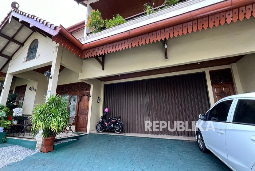 Suasana Rumah Duka Diplomat Arya Daru, di Yogyakarta Jelang Gelar Perkara Pengungkapan Penyebab Kematiannya, Senin (27/7/2025).