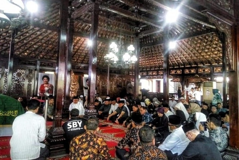 Suasana rumah duka Presiden ke-6 Susilo Bambang Yudhoyono di Puri Cikeas, Kabupaten Bogor, Sabtu (31/8).