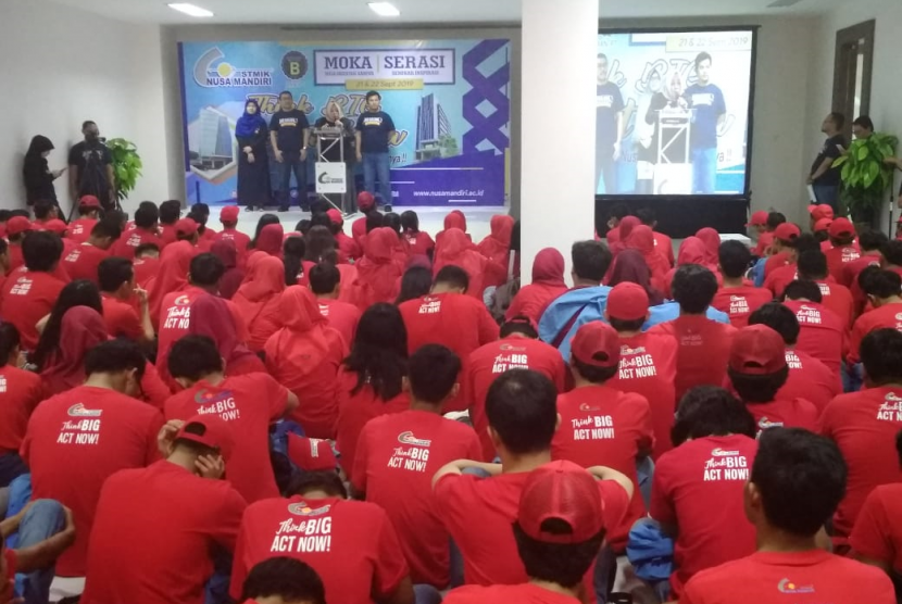 Suasana saat berlangsungnya Serasi di Aula Gedung Nusa Mandiri Margonda.