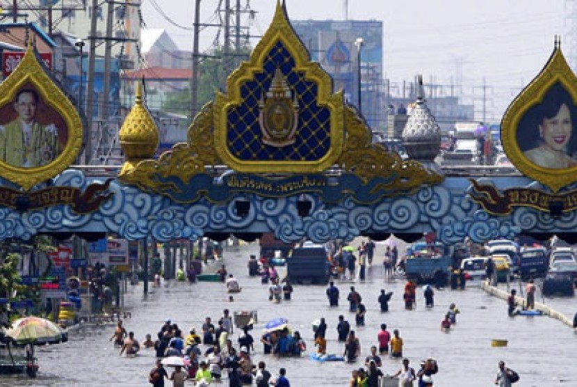 Suasana salah satu sudut kota Bangkok, Thailand, saat banjir besar melanda pada 2011