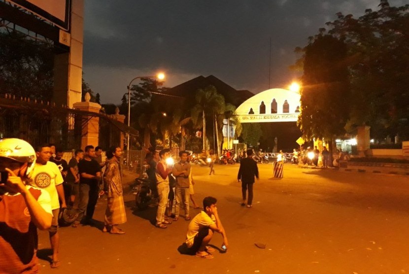 Suasana sekitar kampus UIN Sunan Kalijaga , Selasa (1/5) usai bentrok massa pendemo yang sebagaian besar mahasiswa dengan kepolisian.