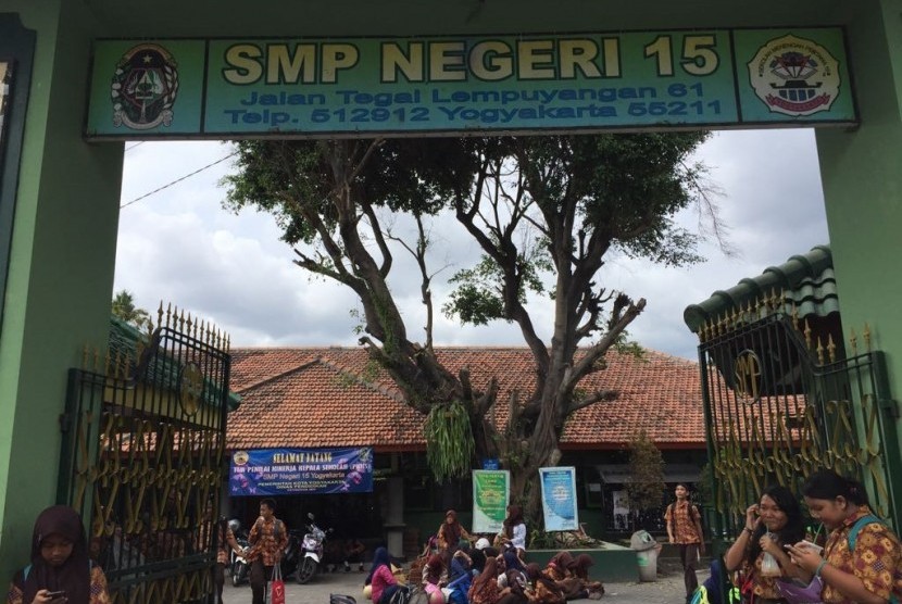 Suasana SMPN 15 Yogyakarta, Jumat (17/11). Sekolah yang lokasinya tak jauh dari Stasiun Lempuyangan Yogyakarta ini telah dua pekan diwarnai kesurupan.