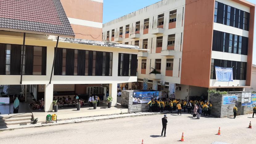 Suasana Sekolah Menengah Atas Islam Terpadu (SMA IT) Ukhuwah Banjarmasin, Kalimantan Selatan. 